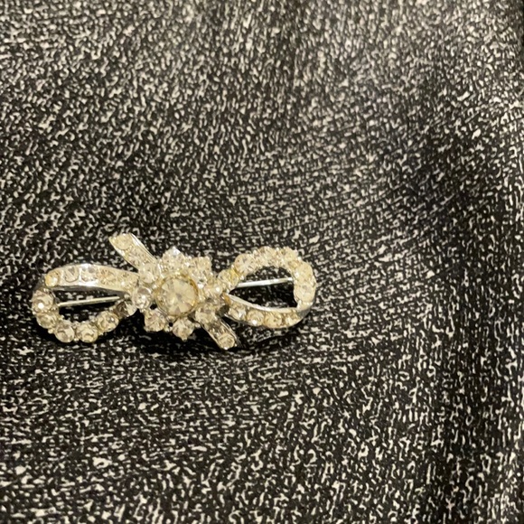 Crystal bow brooch - Picture 1 of 1